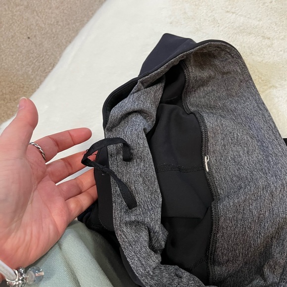 Lululemon vented pants size 6 - Picture 6 of 7